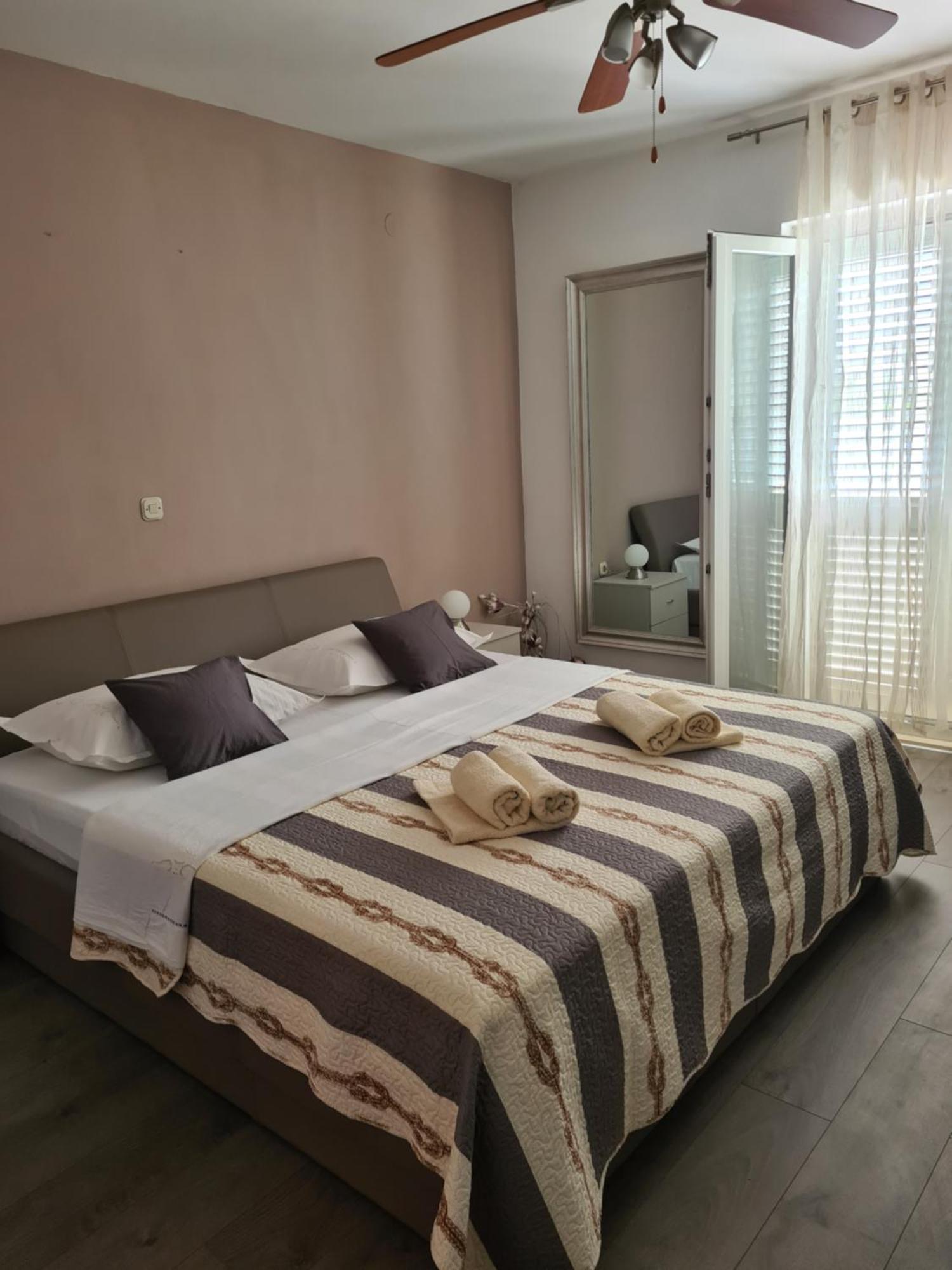 Apartments Rina - Kneze Racisce Phòng bức ảnh
